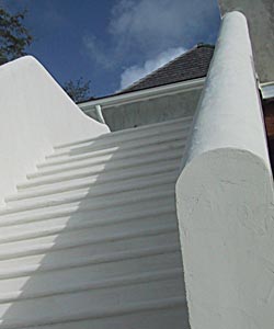 escalier extérieur en béton enduit